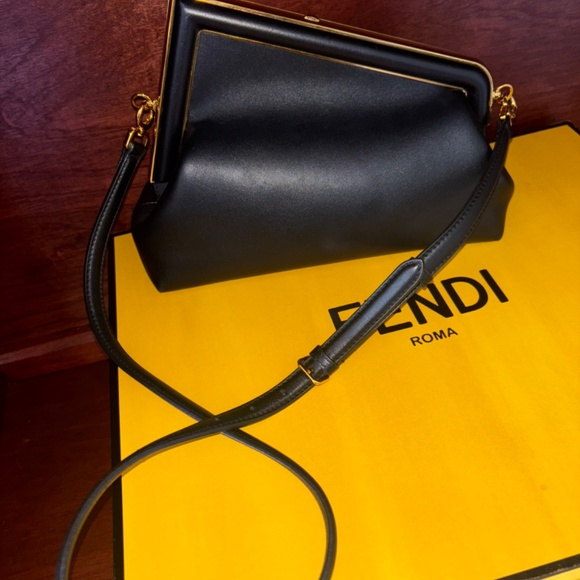 Fendi black leather lambskin clutch with strap - Picture 4 of 12